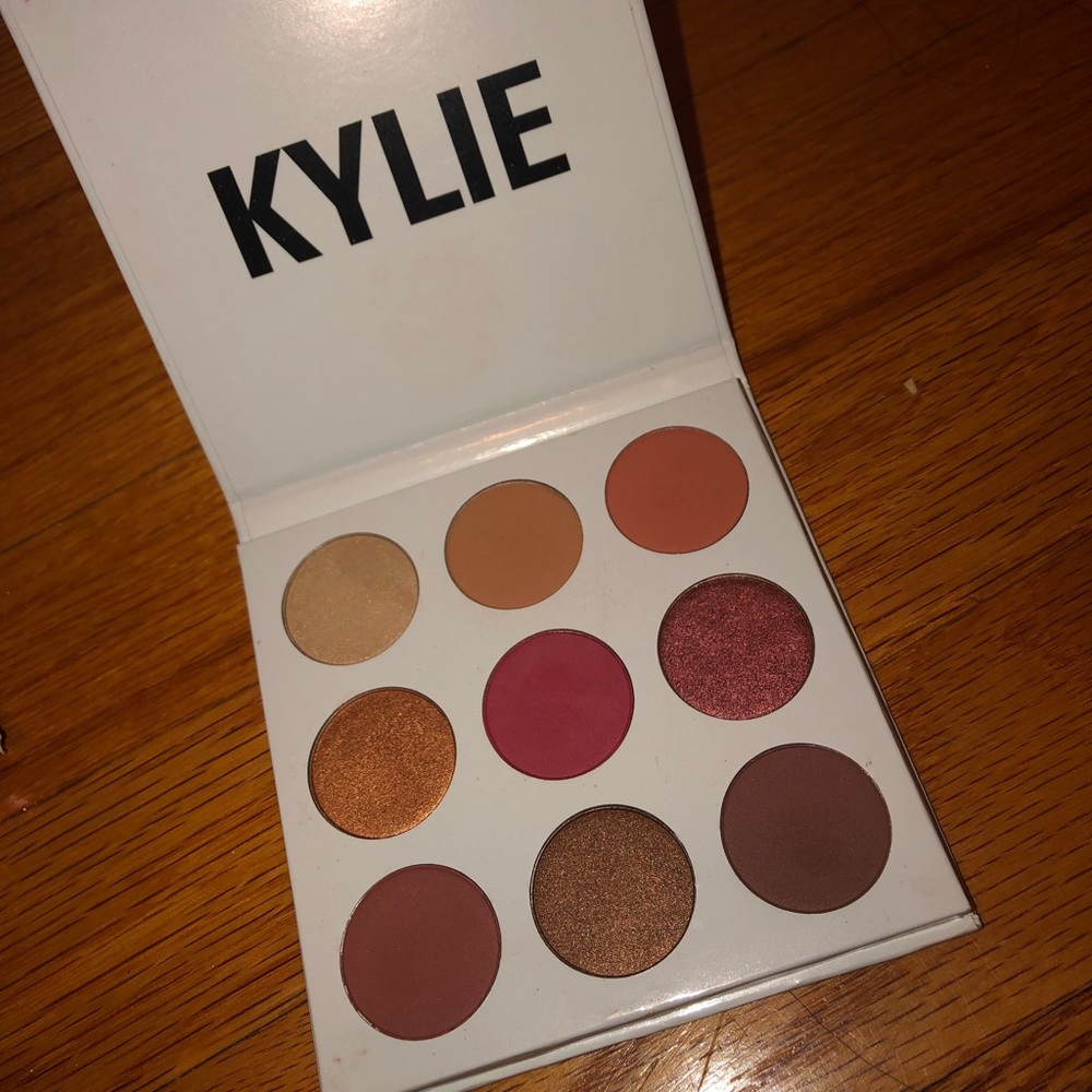 Kylie Cosmetics Burgandy palette